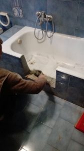 Installare uno sportello nella vasca Catania