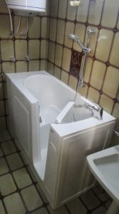 Sportello laterale vasca bagno Roma